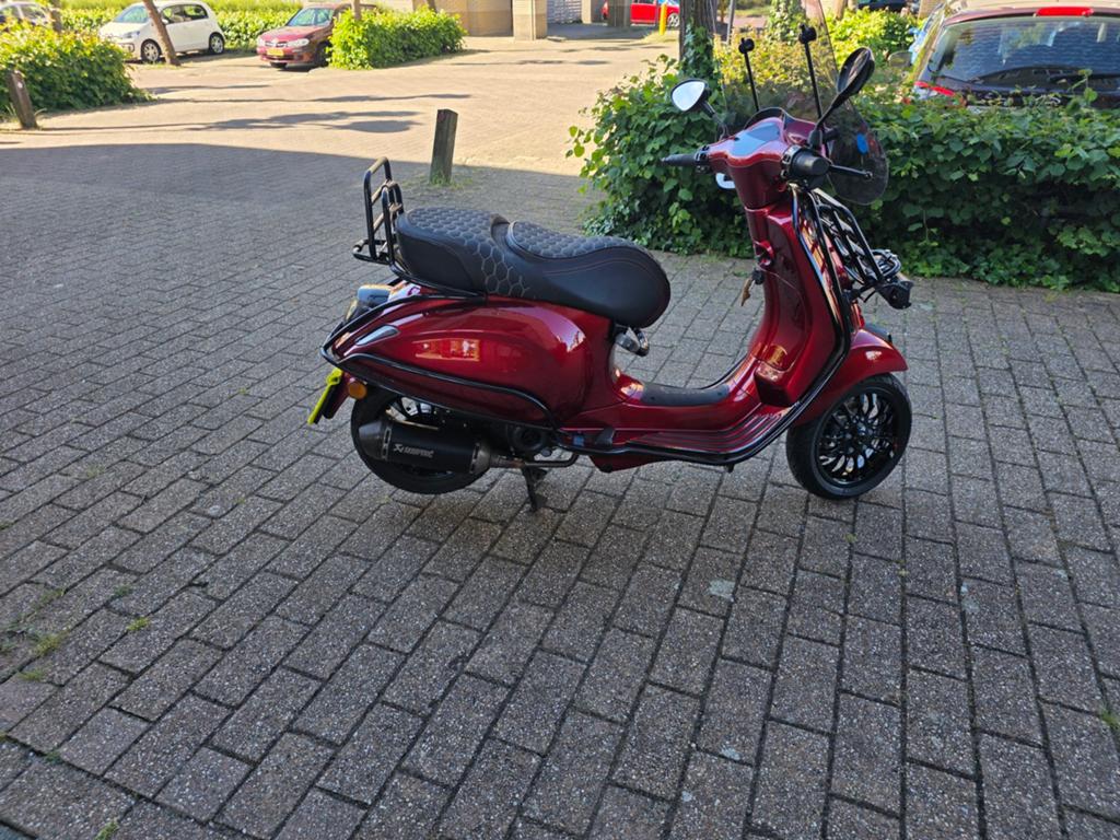 Vespa sprint 2023, Fietsen en Brommers, Scooters | Vespa, Overige modellen, Maximaal 45 km/u, Ophalen of Verzenden, Zo goed als nieuw