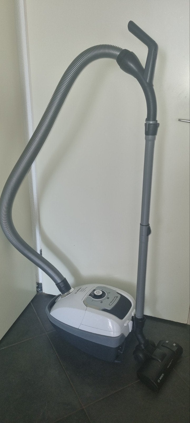 Bosch In'genius ProSilence 59 PureAir Stofzuiger, Stofzak, Bosch, Ophalen of Verzenden, Zo goed als nieuw