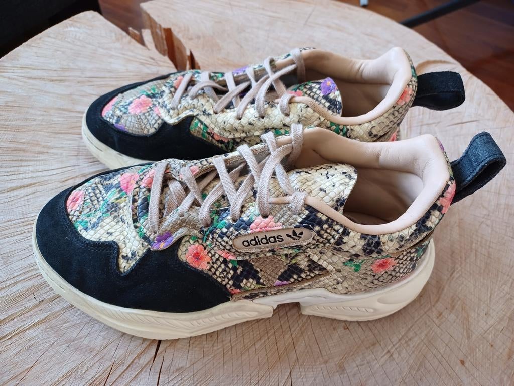 Adidas Falcon sneakers met slangenprint en bloemen mt 38 2/3, Overige kleuren, Adidas, Ophalen of Verzenden, Sneakers of Gympen