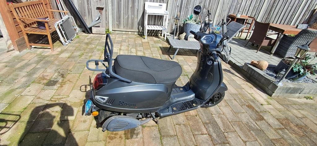 AGM scooter weinig km, starten lopen, nieuwe accu, Ophalen, Benzine