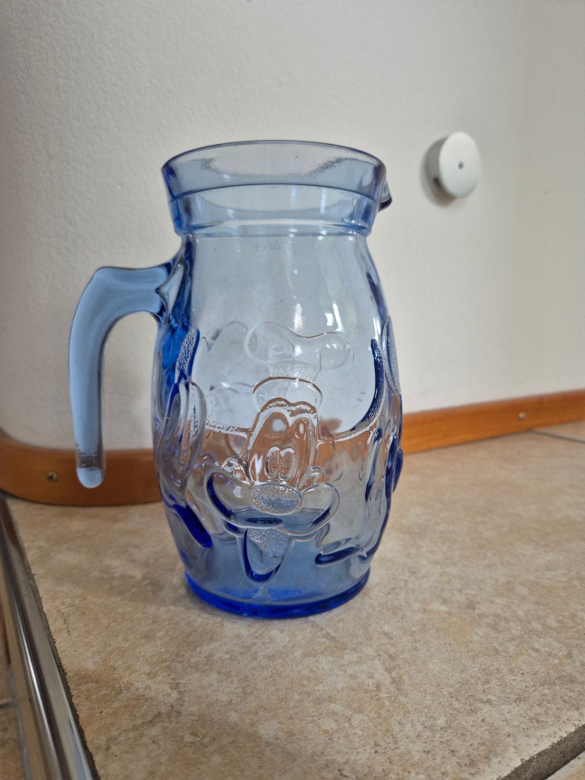 Glazen waterkan, Verzamelen, Ophalen of Verzenden, Mickey Mouse, Zo goed als nieuw, Servies