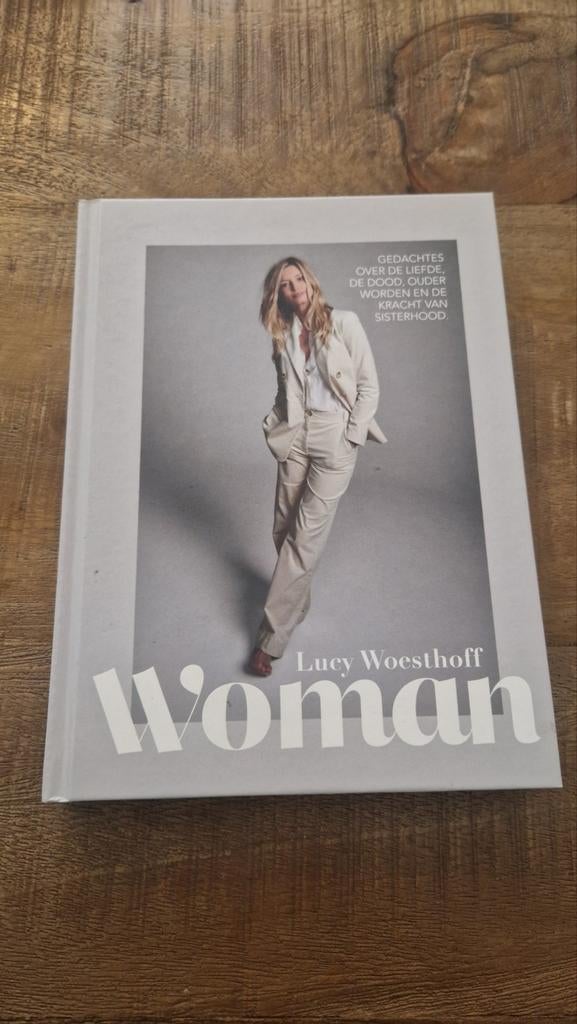 Woman - Lucy Woesthoff (Gedachten over liefde, dood, ouder), Ophalen of Verzenden, Zo goed als nieuw, Lucy Woesthoff, Nederland