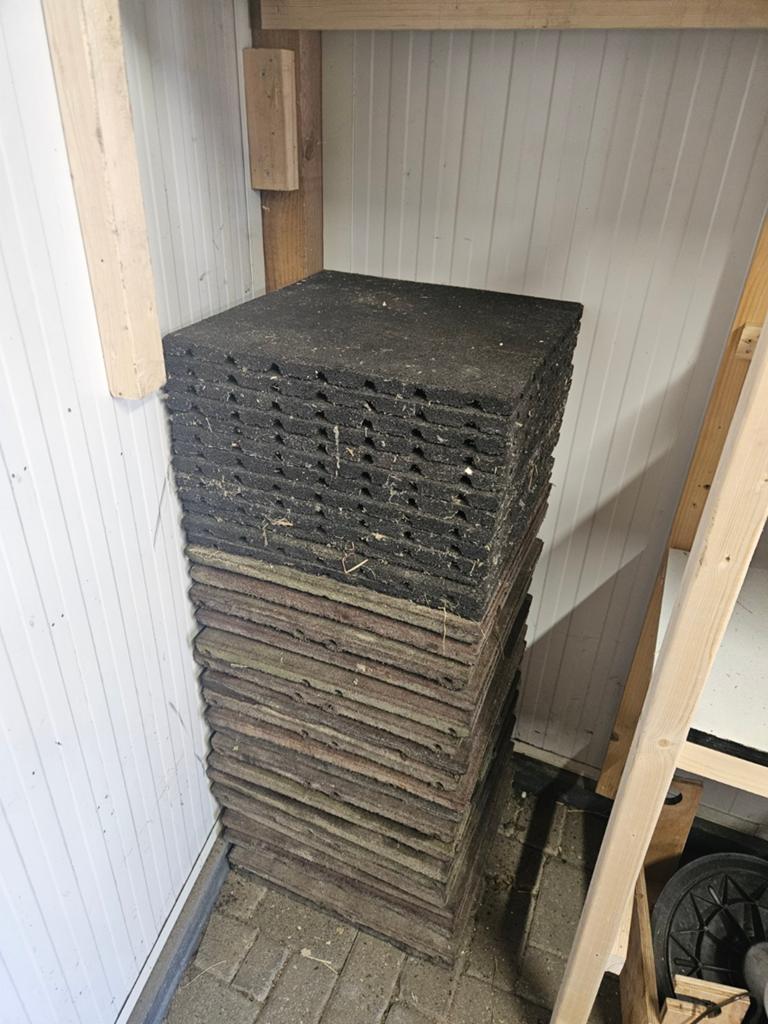Rubberen tegels 50x50 cm (20x 4,5cm, 13x 2,5cm), Gebruikt, Overige typen, Rubber, 5 tot 10 m²