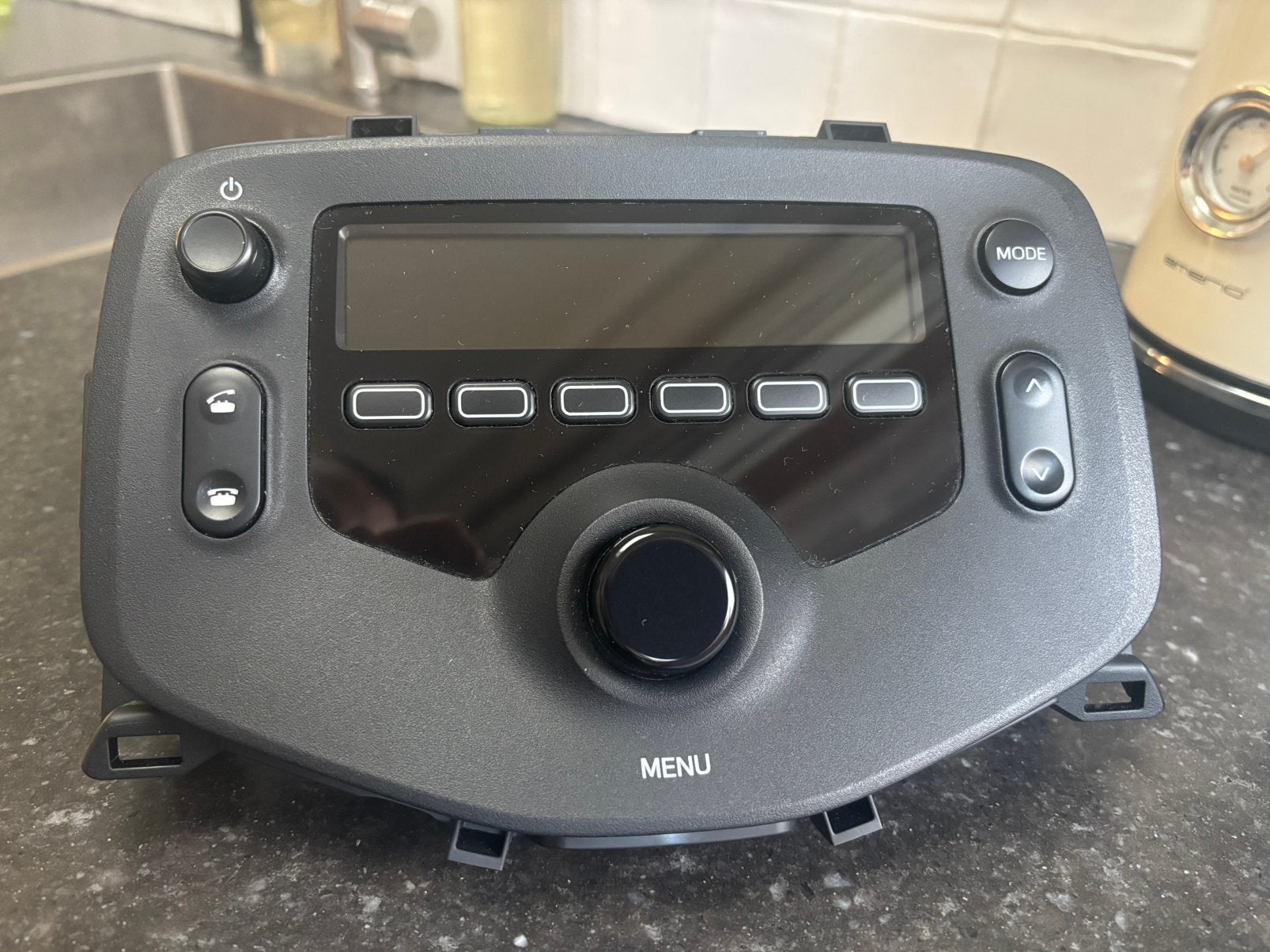Autoradio peugeot 108/ citroën C1 / toyota aygo, Ophalen, Zo goed als nieuw
