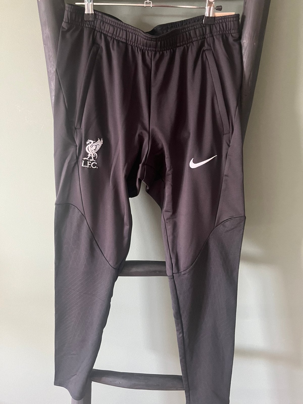 Nike Liverpool Strike trainingsbroek M zwart sportkleding, Zwart, Nieuw, Algemeen, Verzenden