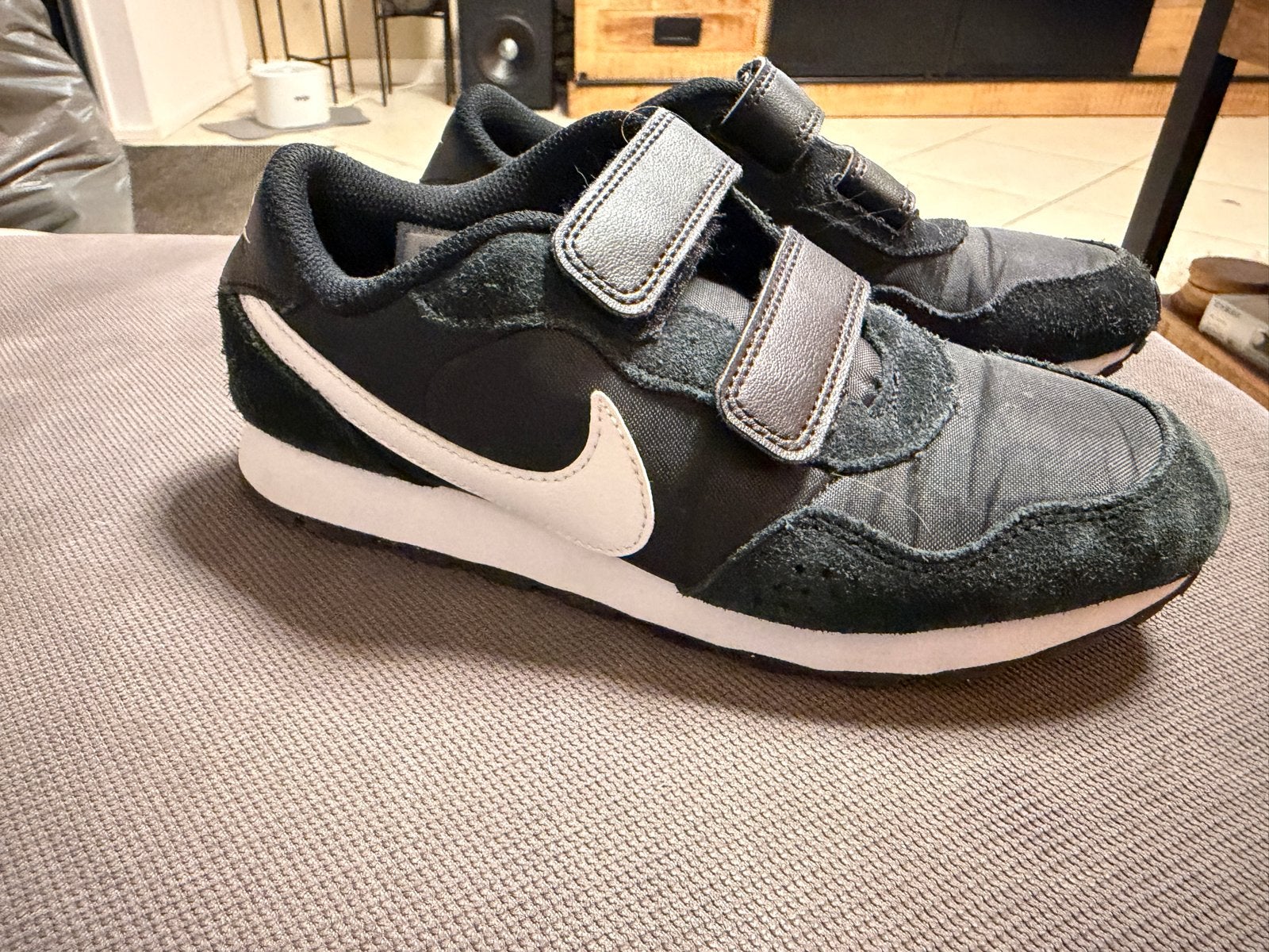 Nike MD Valiant sneakers - Maat 35 - Zwart/Wit, Ophalen of Verzenden, Gebruikt, Jongen of Meisje, Sportschoenen