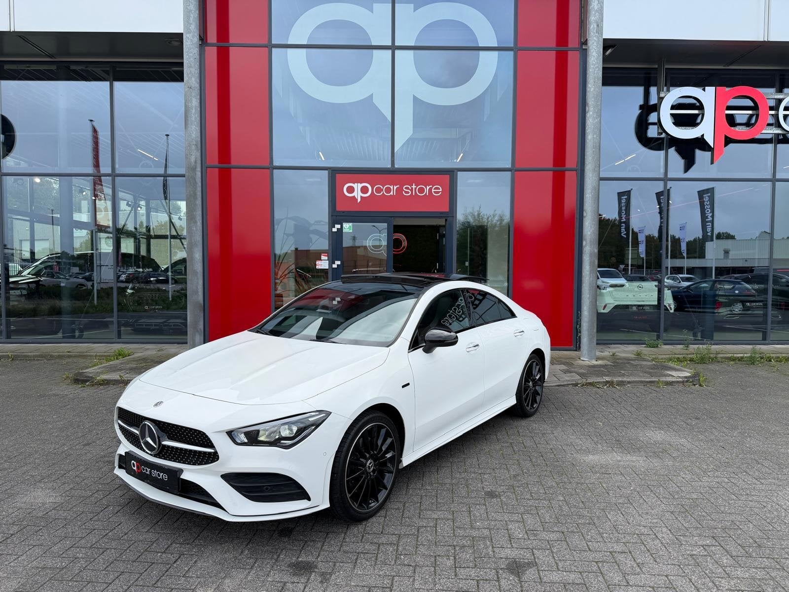 Mercedes-Benz CLA-klasse 250 e Hybride AMG Night pakket Pano, Auto's, Gebruikt, Zwart, 4 cilinders, 160 pk