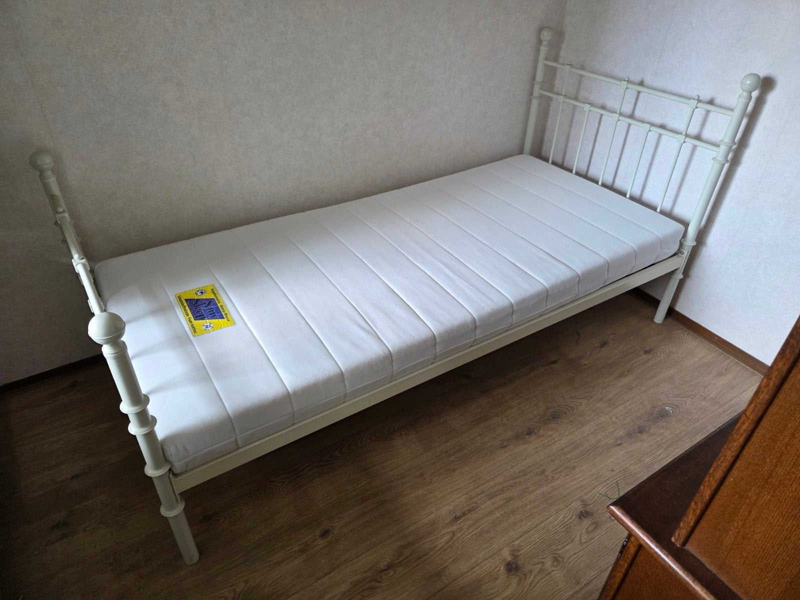1 persoons bed. logeerbed. 90x200, Ophalen, Zo goed als nieuw, 180 cm of meer, 85 tot 100 cm