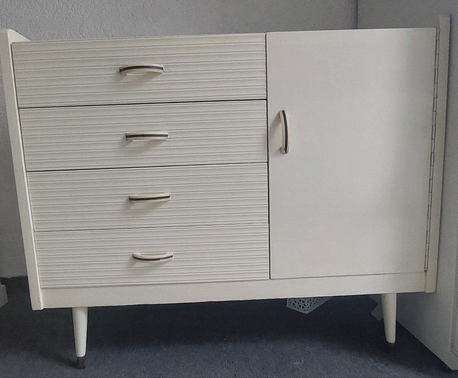 Jaren '50 Commode Crèmekleurig met 4 Lades en Deurtje, Ophalen