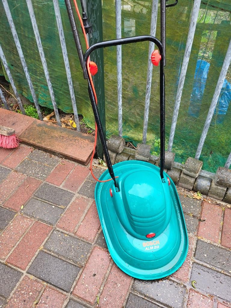 Bosch ALM 28 Elektrische Zweefmaaier, Tuin en Terras, Grasmaaiers, Gebruikt, Elektrische grasmaaier, Minder dan 30 cm, Ophalen of Verzenden