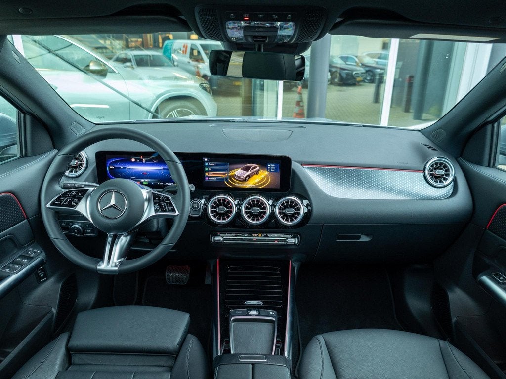 Mercedes-Benz EQA 250+ Business Line Panorama dak, Auto's, Mercedes-Benz, 550 km, Zwart, 435 min, Origineel Nederlands