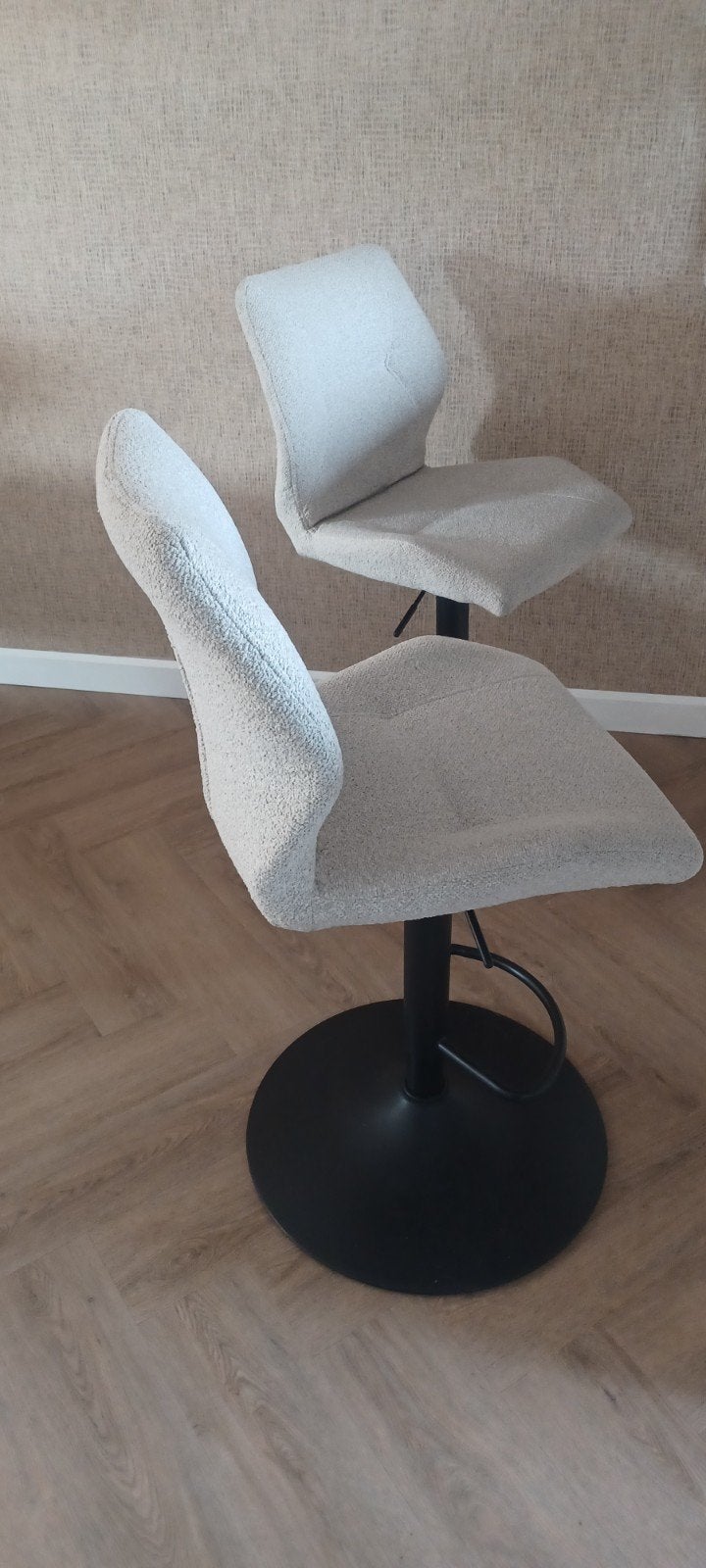 barstoel Jesse Leenbakker 2 st., Ophalen, In hoogte verstelbaar, Zo goed als nieuw, 90 cm of meer