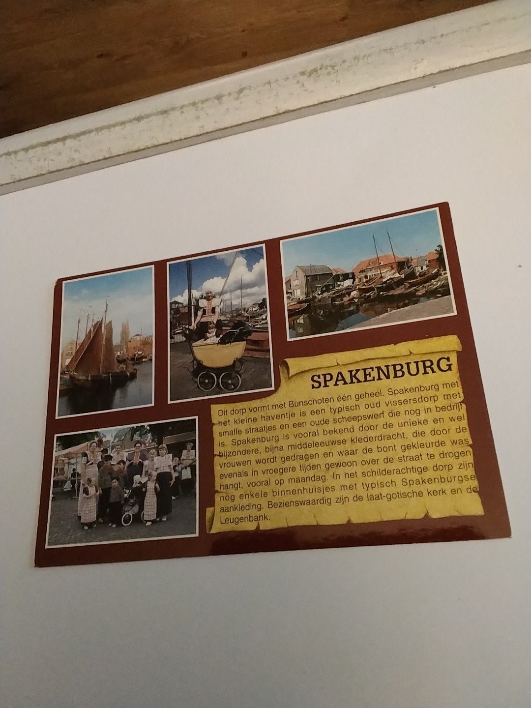 Ansichtkaart Spakenburg: Vissersdorp met klederdracht, Ophalen of Verzenden
