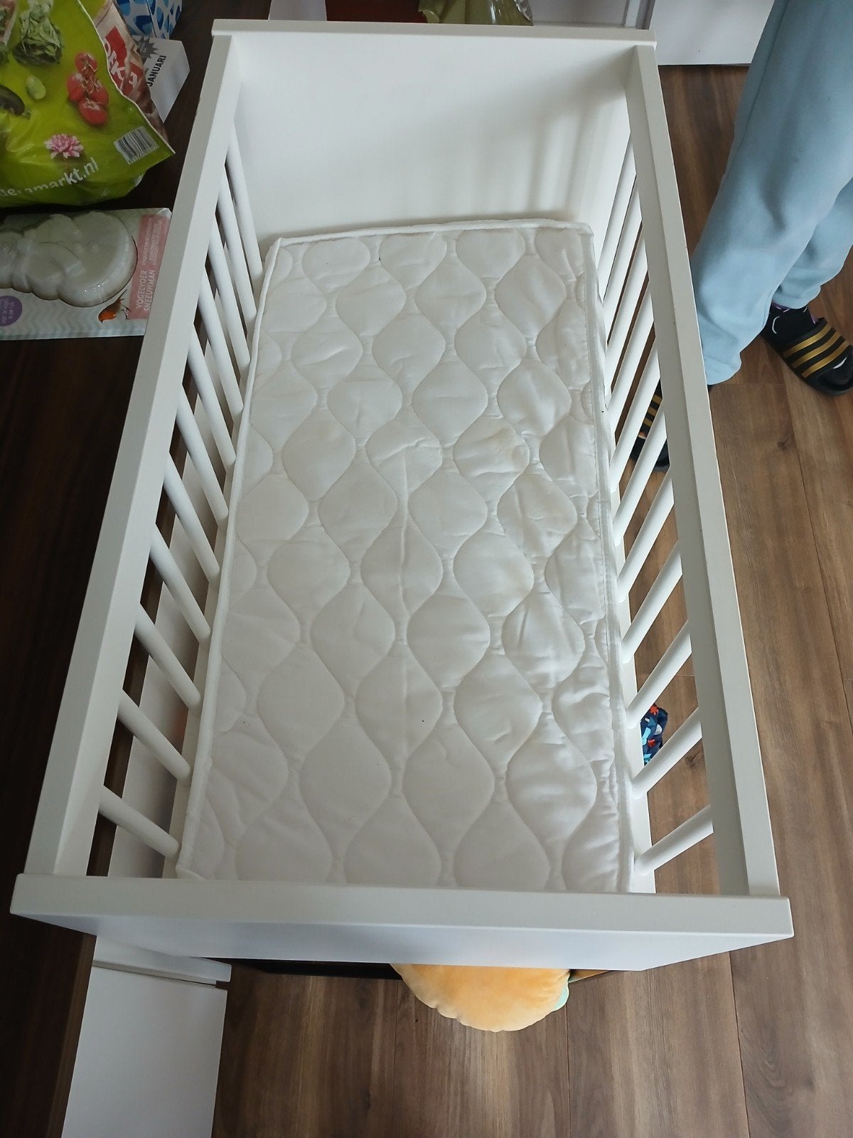 Wit wiegje met matras - lichte gebruikssporen, Kinderen en Baby's, Ophalen, Gebruikt, Wieg