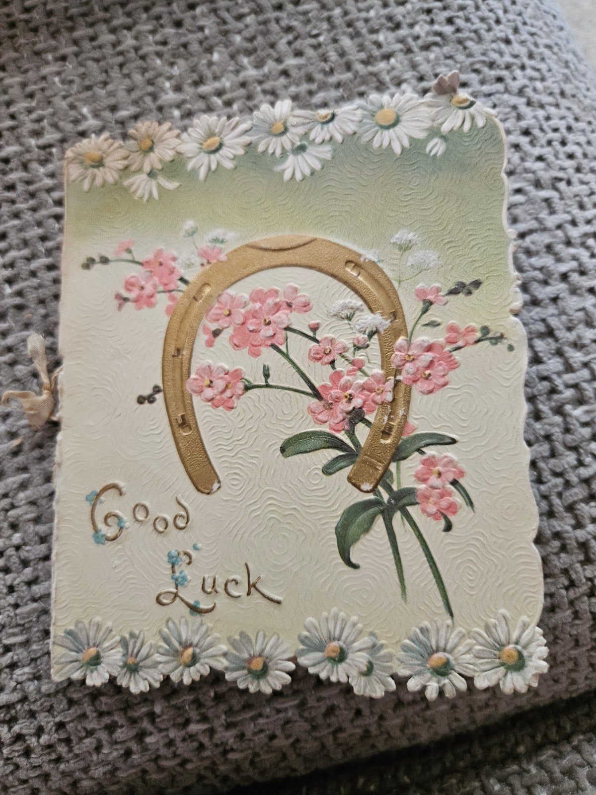 Brocante relief hoefijzer good luck, Ophalen of Verzenden, Voor 1920, Overige thema's