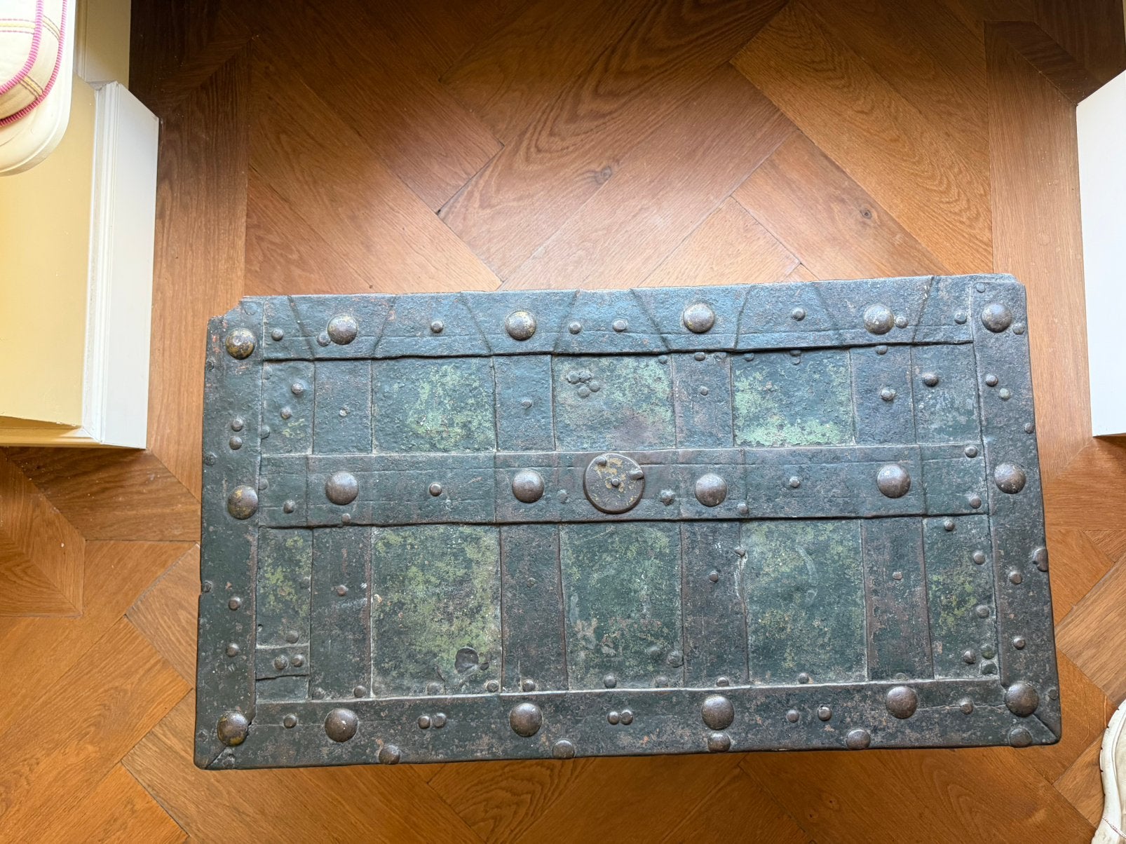 Antieke Duitse Armada kist met sleutel, 17e eeuw., Ophalen