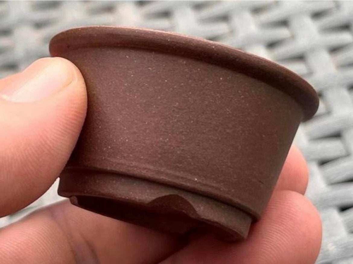Bonsai Mame pot rond bruin ongeglazuurd gemerkt 5x2,9, Rond, Ophalen of Verzenden, Zo goed als nieuw, Aardewerk