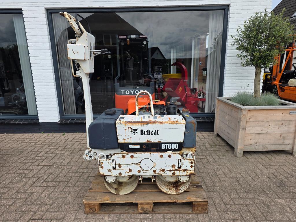 Kubota Bobcat Bt600 trilwals trilplaat diesel marge, Graafmachine