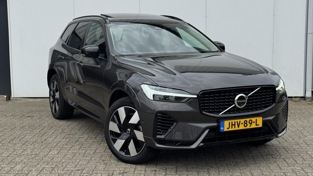 Volvo XC60 T6 Plug-in hybrid AWD Plus Dark | Pano dak | 360, Auto's, Volvo, Automaat, Gebruikt, 4 cilinders, 1969 cc