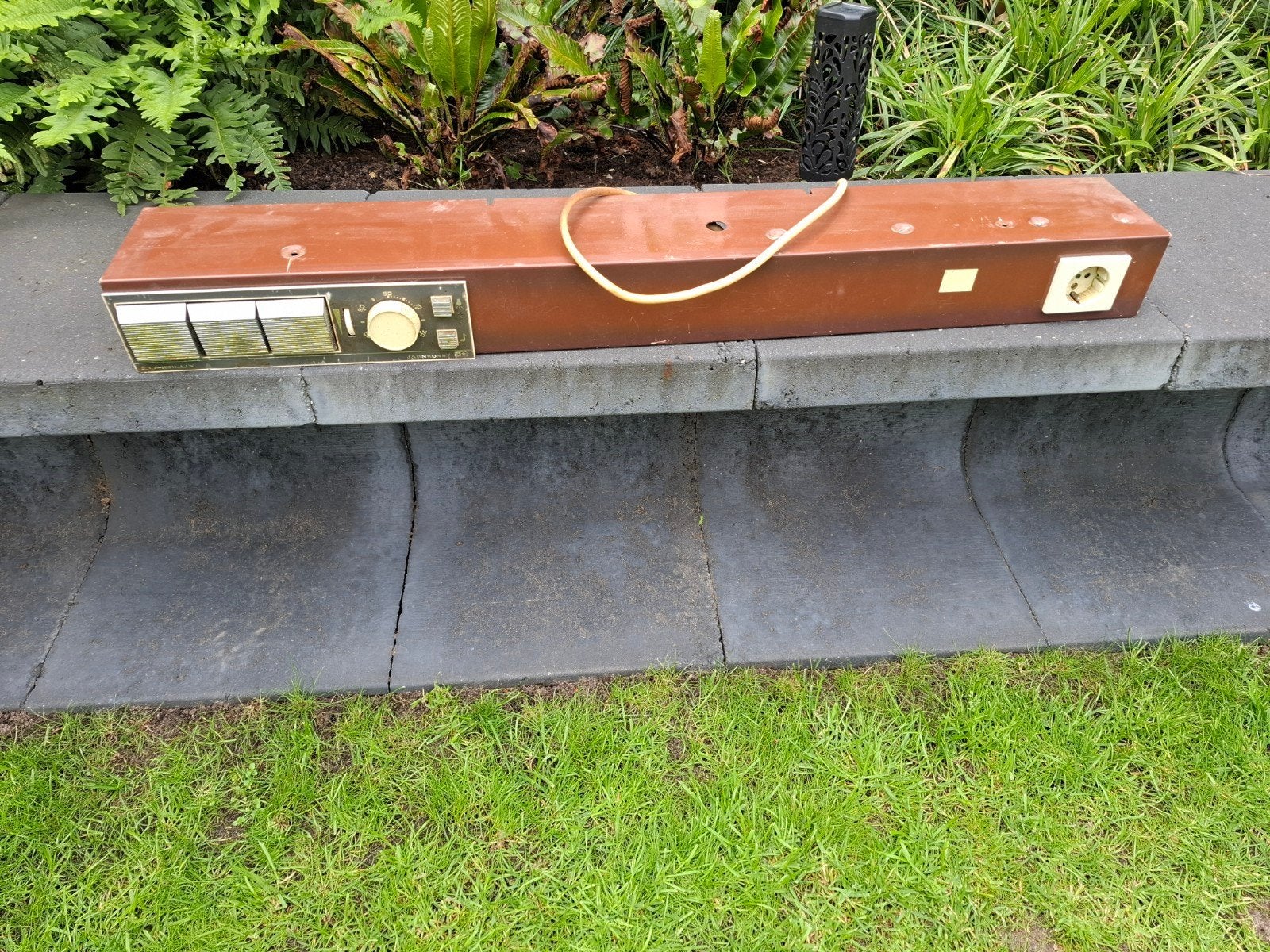 Retro Keukenradio met Lamp en Stopcontact, Ophalen