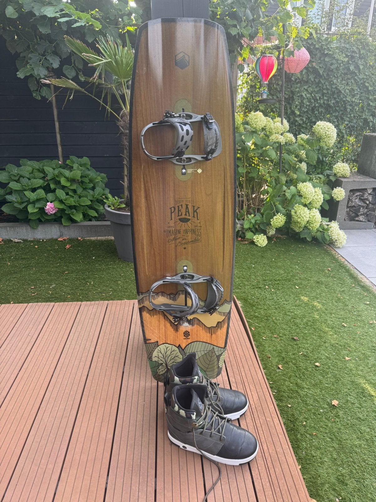 Liquid Force Peak wakeboard 141cm met systemboots, Watersport en Boten, Wakeboarden, Zo goed als nieuw, Board en Schoenen, Ophalen