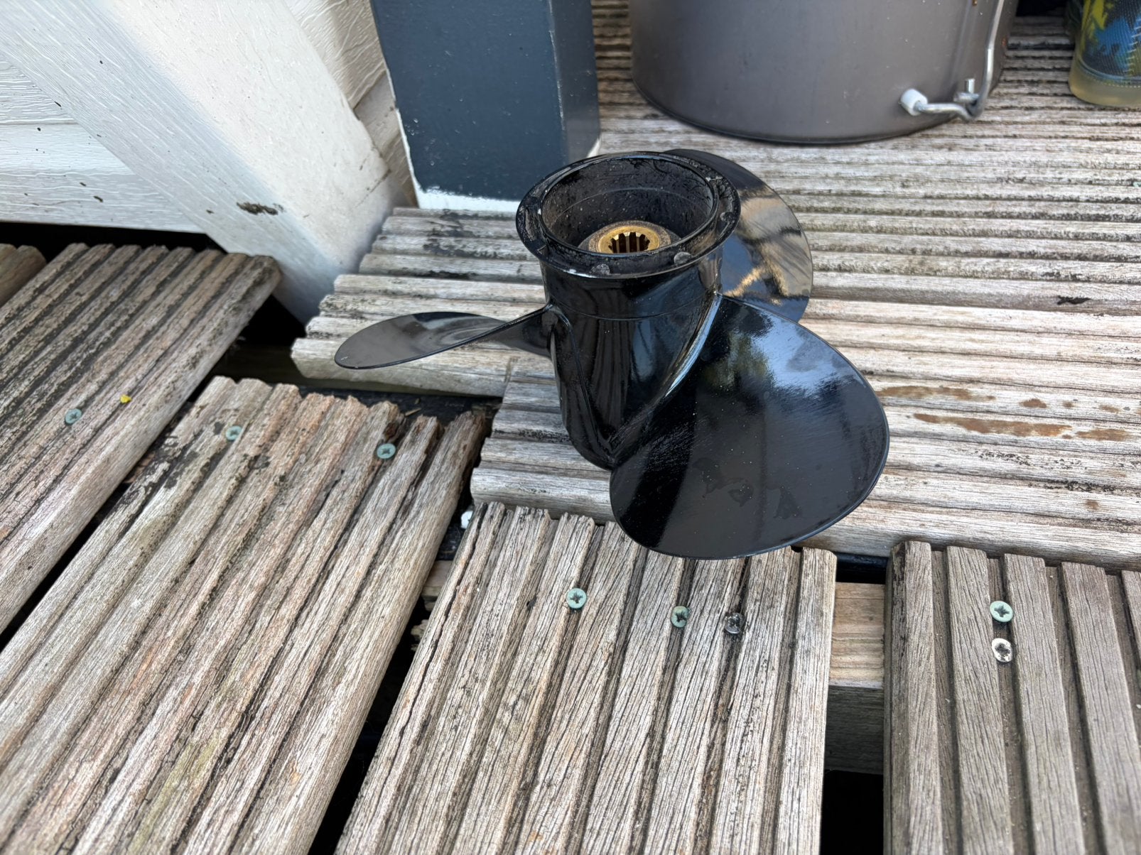 Nog nieuwe schroef voor kwam van 20 pk suzuki, Ophalen, Zo goed als nieuw, Motor en Techniek, Motorboot