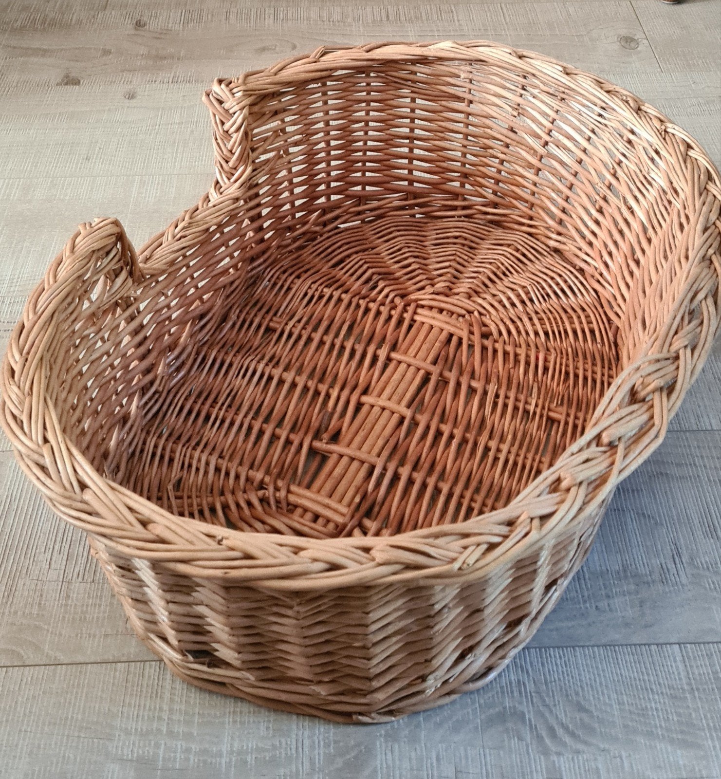Rieten hondenmand, mand, Huis en Inrichting, Woonaccessoires | Schalen en Manden, Ophalen, Zo goed als nieuw, Rond, Riet
