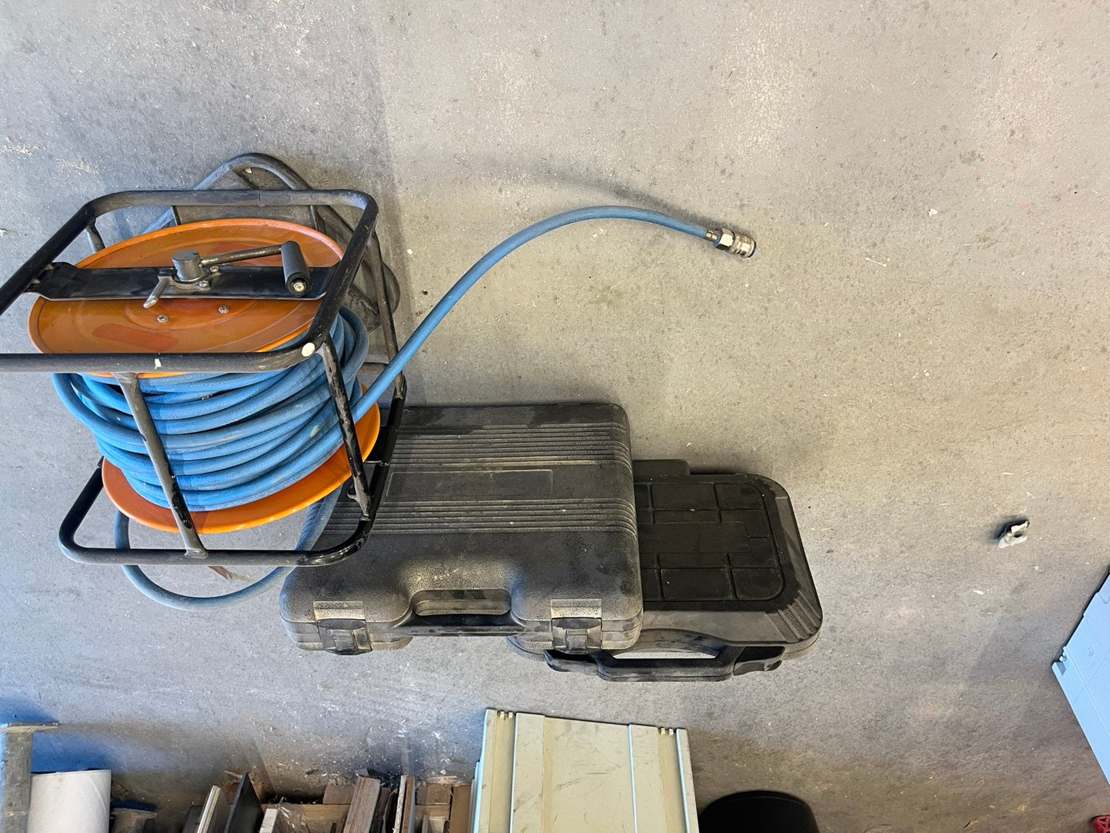 Spero tackers met haspel soepele slang, Doe-het-zelf en Verbouw, Gereedschap | Handgereedschap, Ophalen, Gebruikt, Tacker/nietmachine