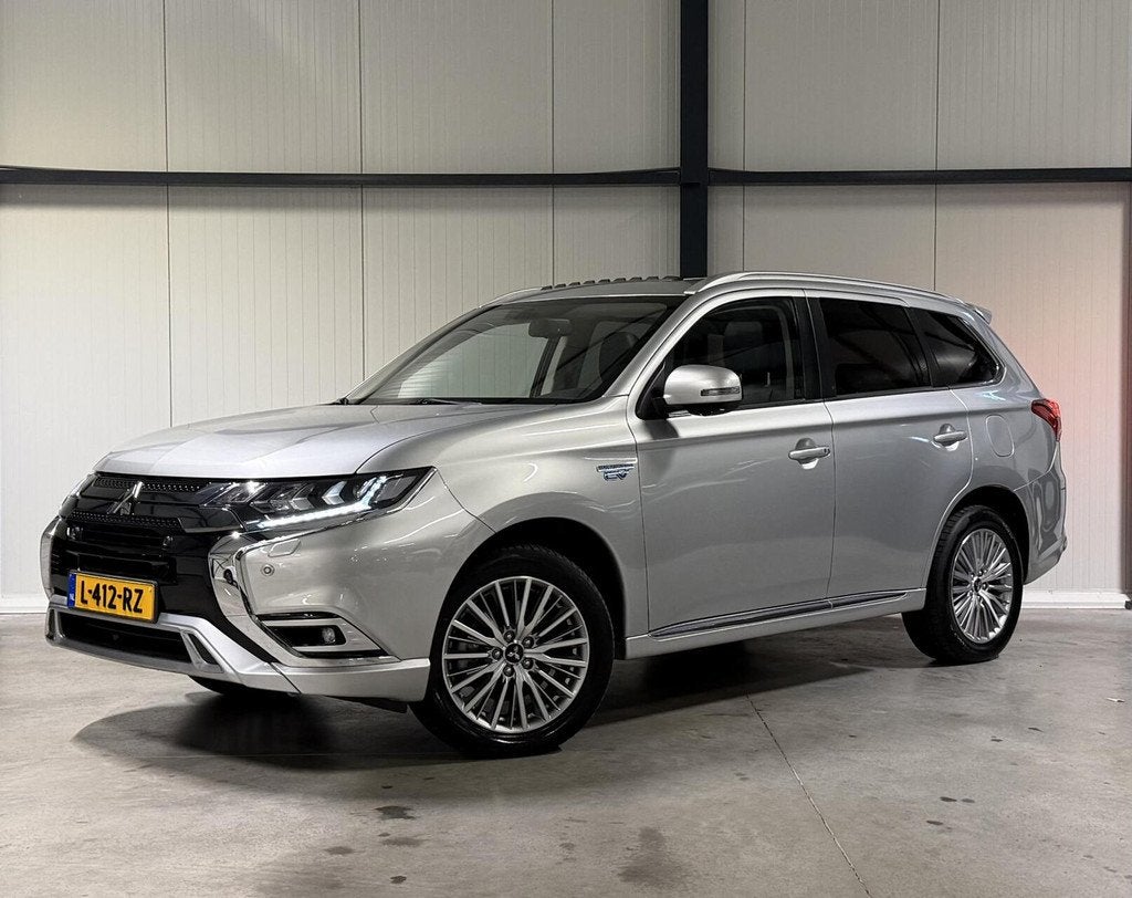 Mitsubishi Outlander 2.4 PHEV Intense+ AWD Camera Carplay, Auto's, Mitsubishi, Automaat, Euro 6, 4 cilinders, 1865 kg