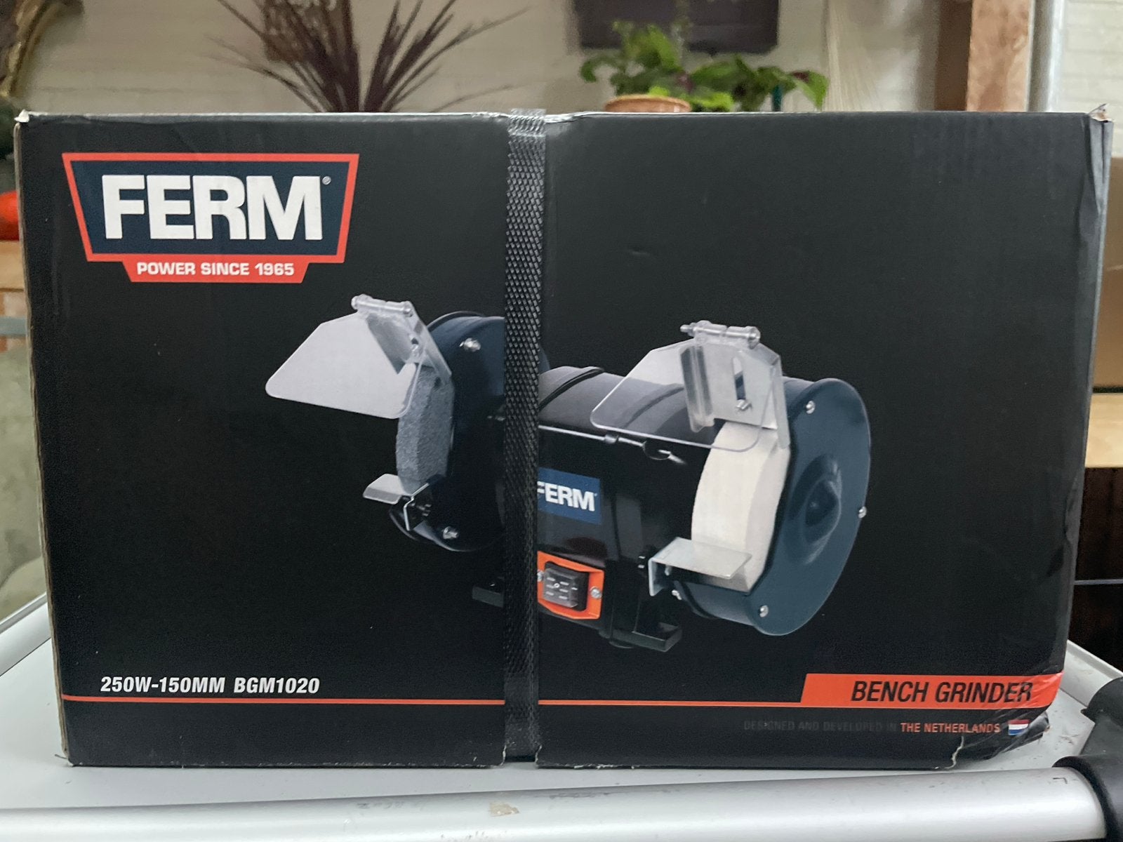 Ferm BGM1020 Bankslijpmachine 250W - Nieuw in doos, Ophalen, Nieuw, Minder dan 700 watt, Werkbankslijpmachine