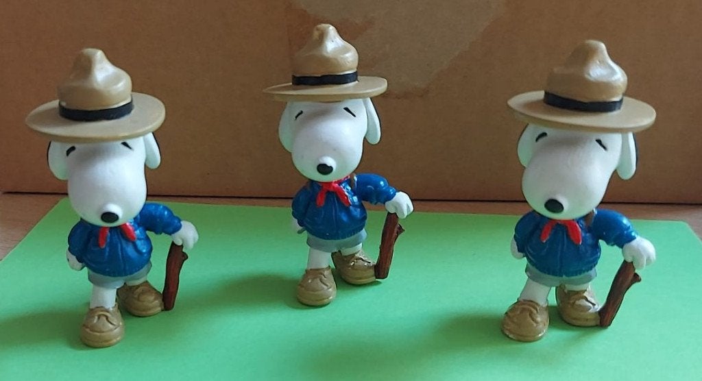 scouting 3 SNOOPY SCOUT poppetjes, Verzamelen, Scouting, Ophalen of Verzenden, Nieuw, Overige typen