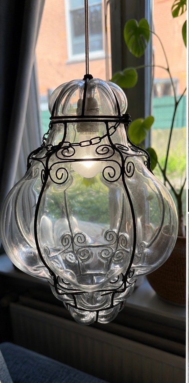 Prachtige Venetiaanse hanglamp van glas en metaal, Gebruikt, 50 tot 75 cm, Ophalen of Verzenden, Glas