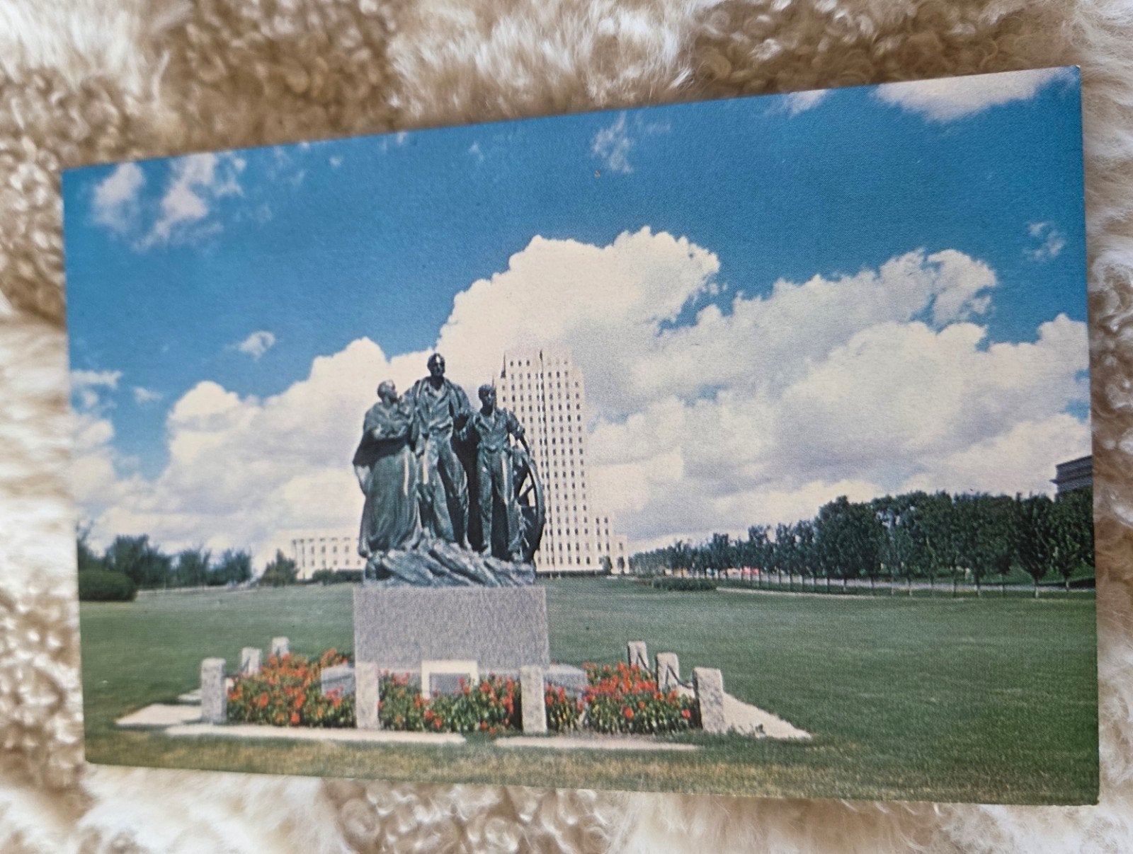 Vintage Ansichtkaart: The Pioneer Family, Bismarck, N.D., Verzenden, 1960 tot 1980, Ongelopen, Buiten Europa