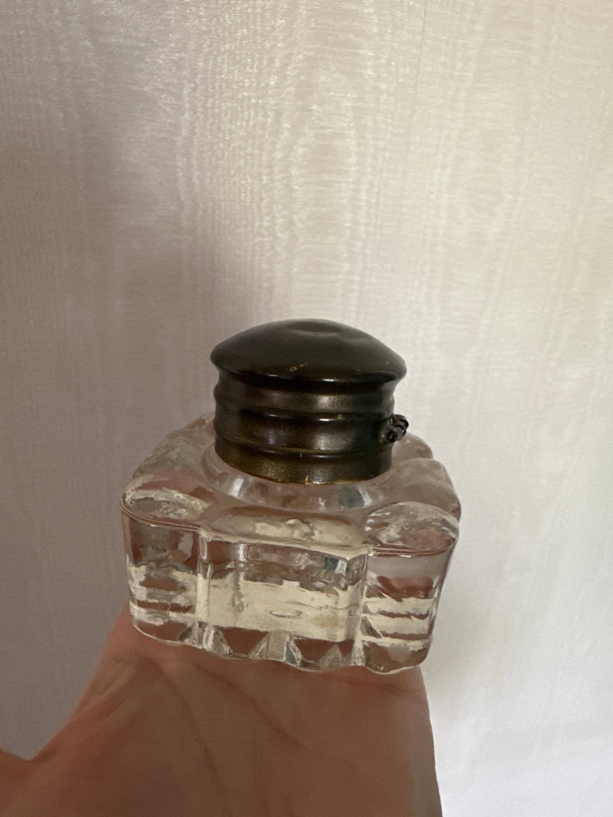 Antieke glazen inktpot met metalen deksel, Ophalen