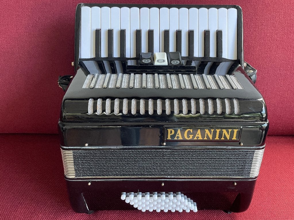 Kleine Paganini accordeon . 48 bas .Licht ., Overige merken, Met koffer, 48-bas, Gebruikt