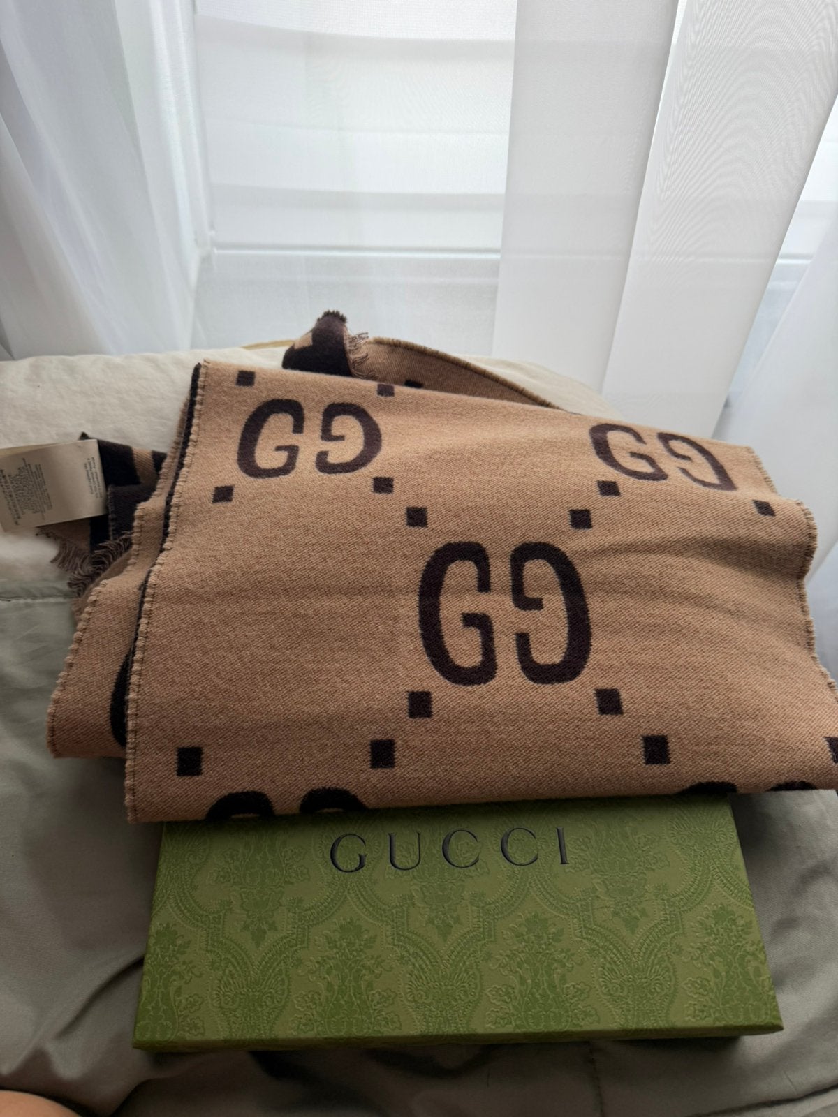 Gucci Sjaal, Ophalen of Verzenden, Zo goed als nieuw, Maat 46/48 (XL) of groter, Sjaal