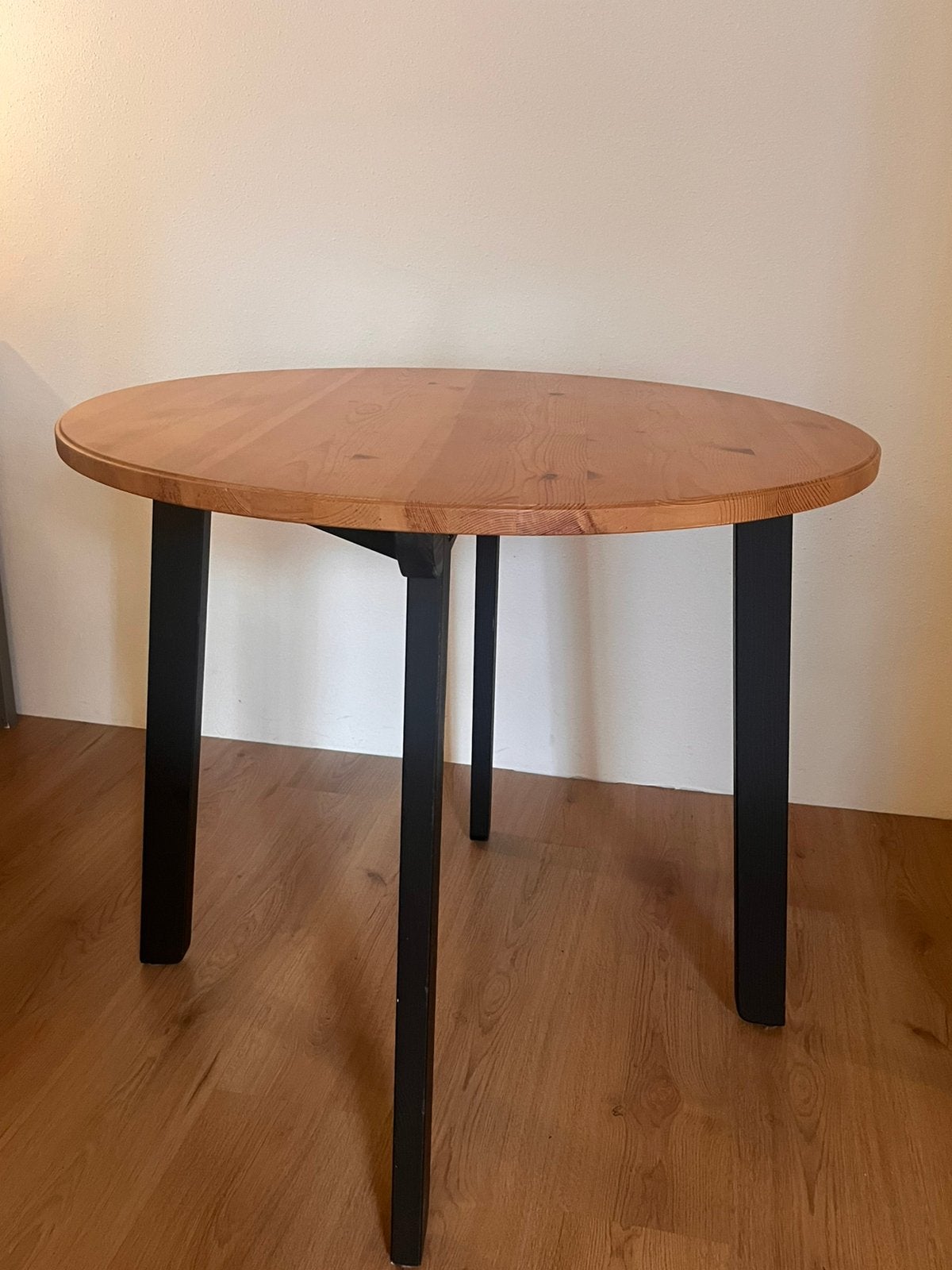 IKEA table, Gamlared, Ophalen, Rond, Zo goed als nieuw, IKEA