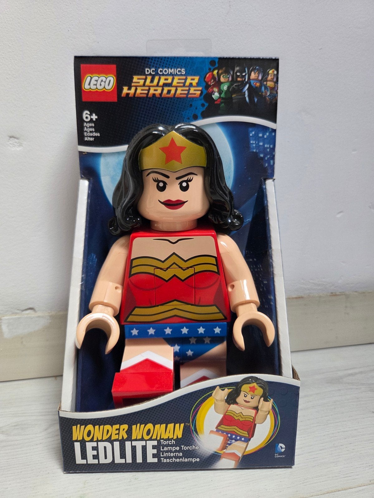 LEGO LED Lite Wonder Woman Minifiguur 500% Nieuw in Doos, Ophalen of Verzenden, Nieuw, Lego