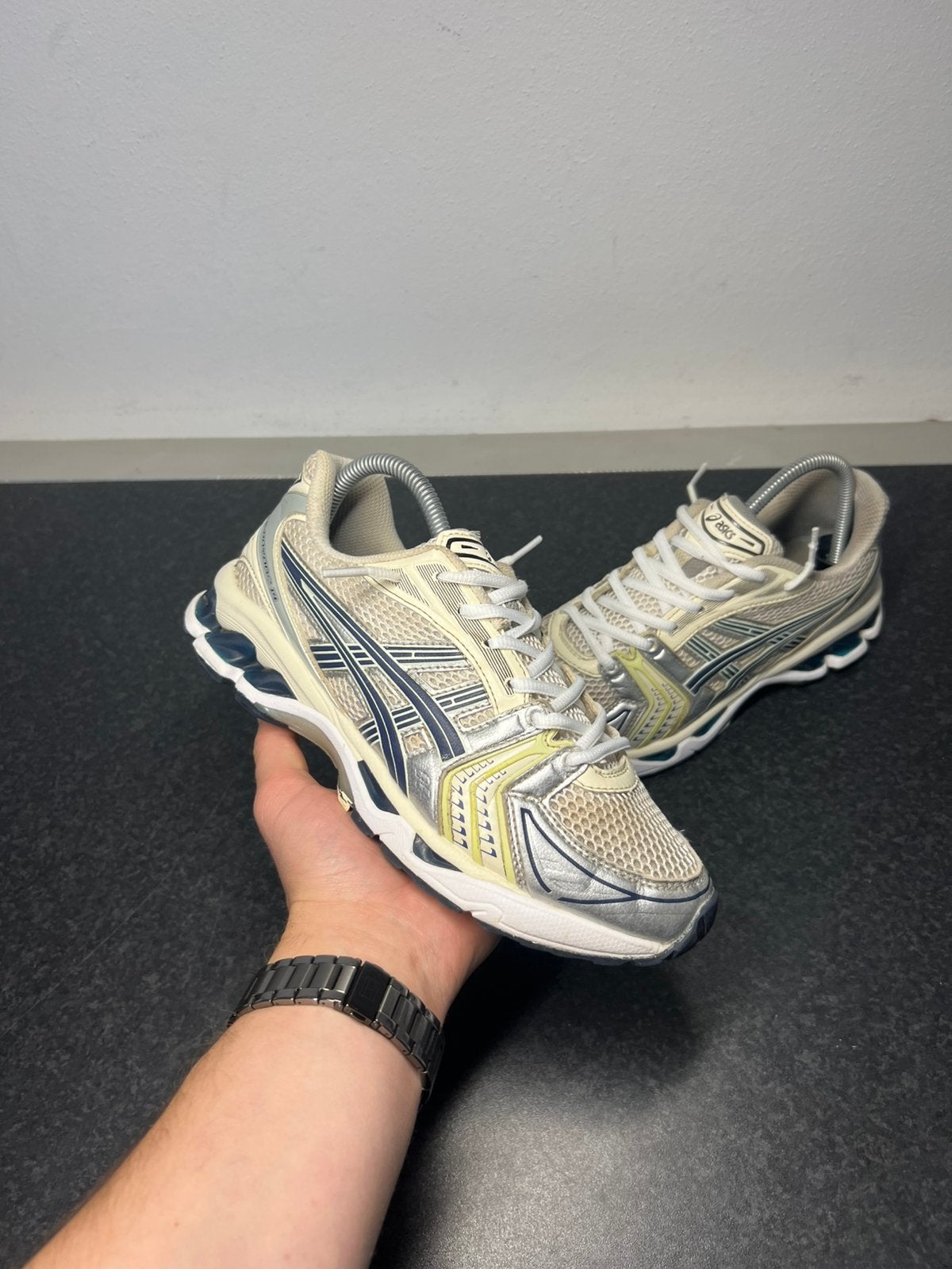 Asics Gel Kayano, Beige, Ophalen of Verzenden, Sneakers of Gympen, Zo goed als nieuw
