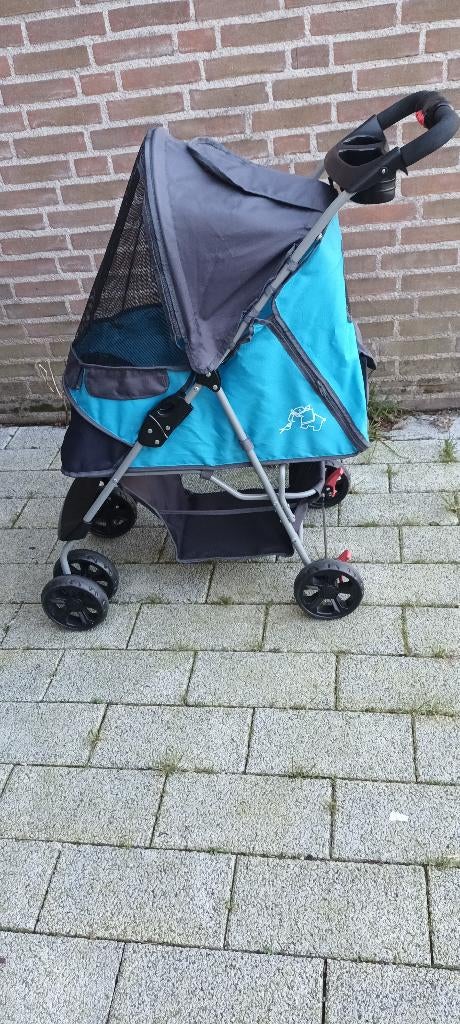 buggy voor hond of kat izst  met mand, Oktober, Geslacht onbekend