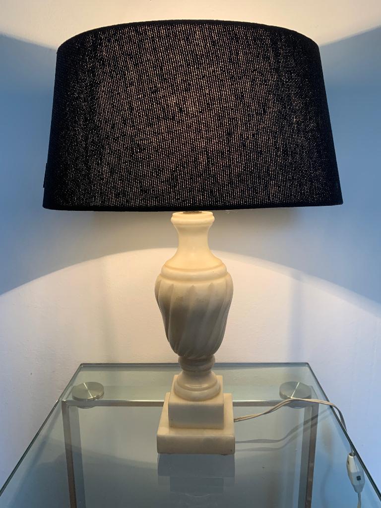 Tafellamp albast voet met ovaal zwart kapje vintage, Huis en Inrichting, Ophalen of Verzenden, Zo goed als nieuw, Overige materialen