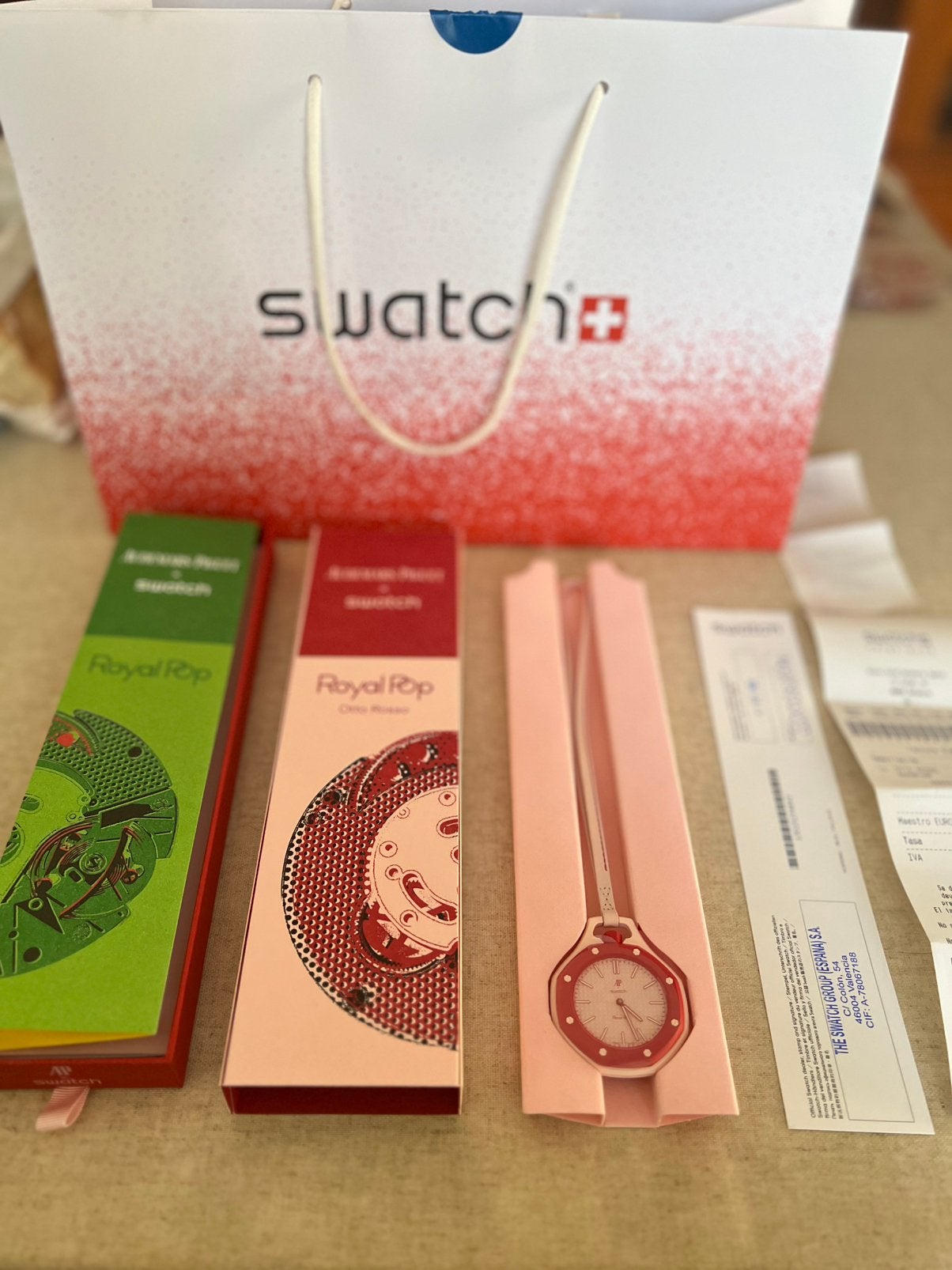 Swatch Royal Pop Otto Rosso, Ophalen, Nieuw, Kunststof, Swatch