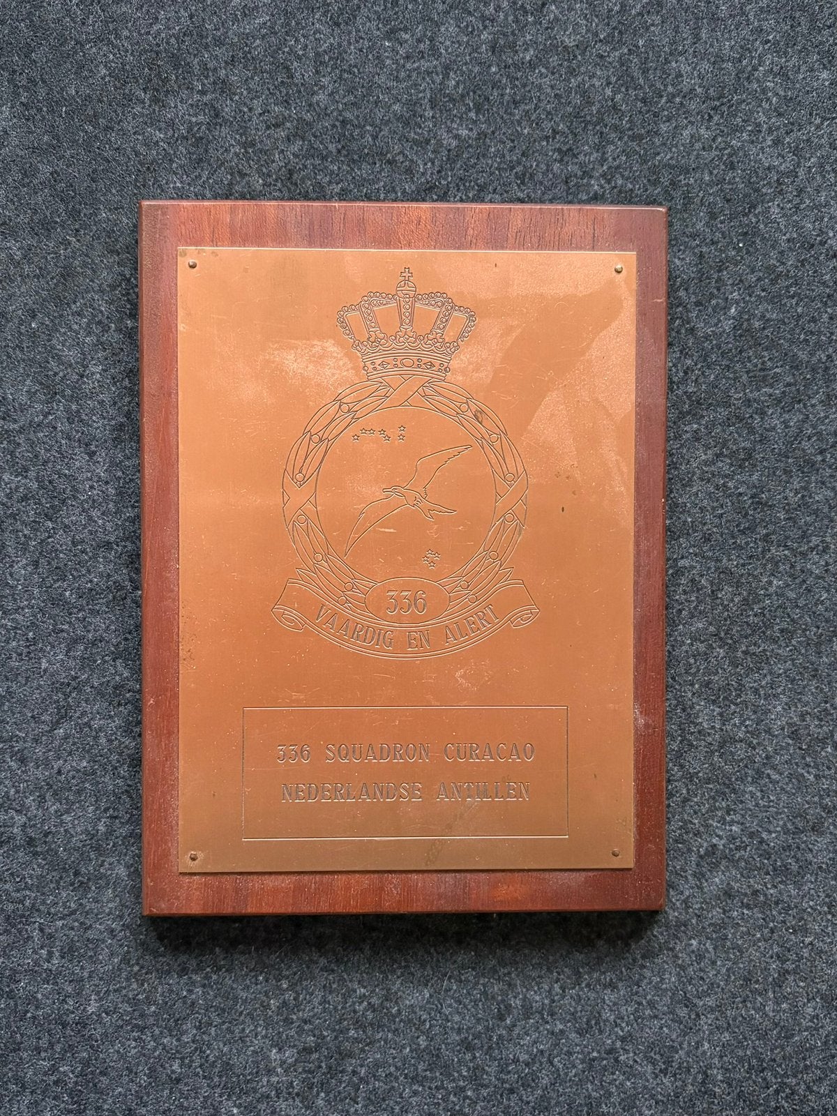 336 SQN RNLAF schildje KONINKLIJKE LUCHTMACHT, Verzamelen, Ophalen of Verzenden, Luchtmacht, Nederland, Embleem of Badge