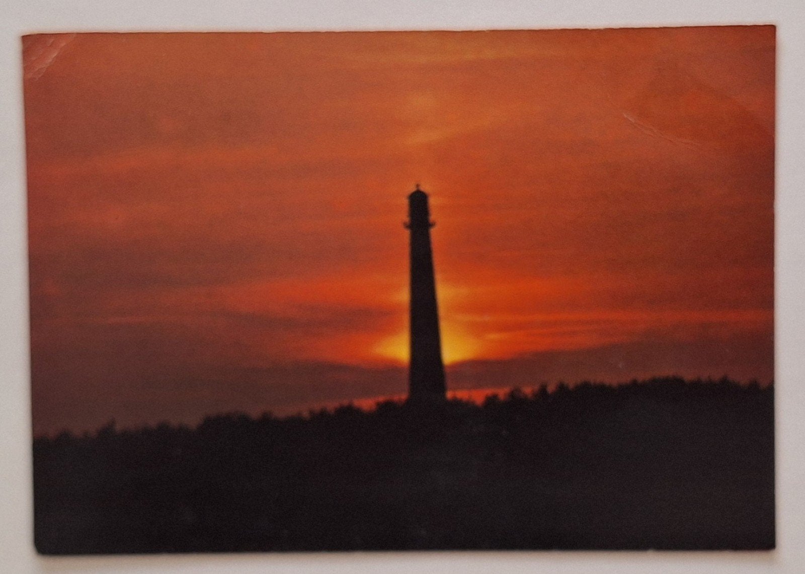 Ansichtkaart Ameland: Vuurtoren bij zonsondergang, Ophalen of Verzenden, 1960 tot 1980, Waddeneilanden