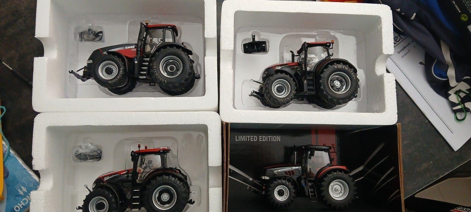 Case IH RED-BLACK Edition Marge Models Tractoren, Ophalen of Verzenden, Nieuw, Tractor of Landbouw, Universal Hobbies