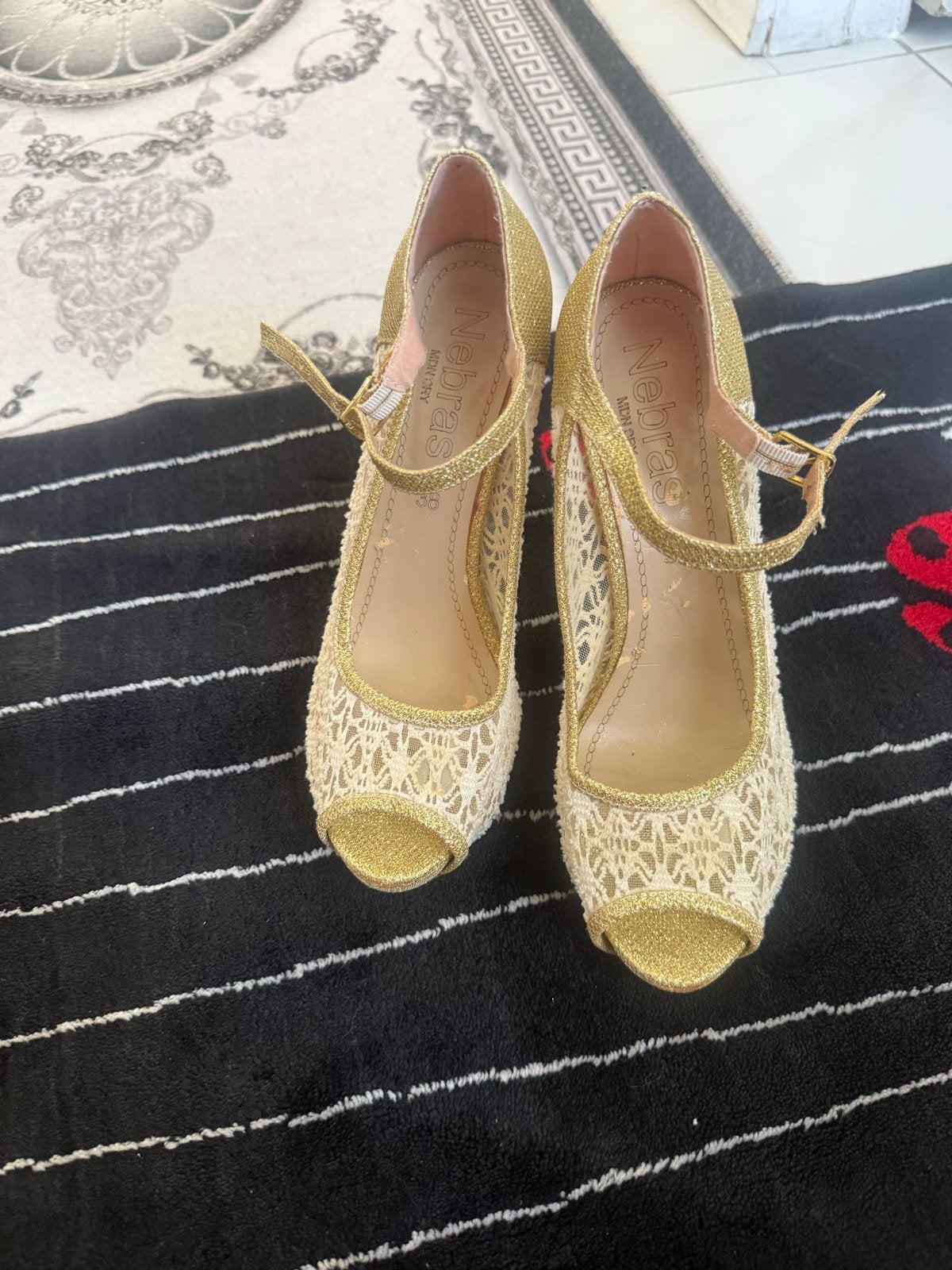 Gouden pumps met open neus en bandje - Maat 38, Ophalen, Gedragen, Geel, Pumps