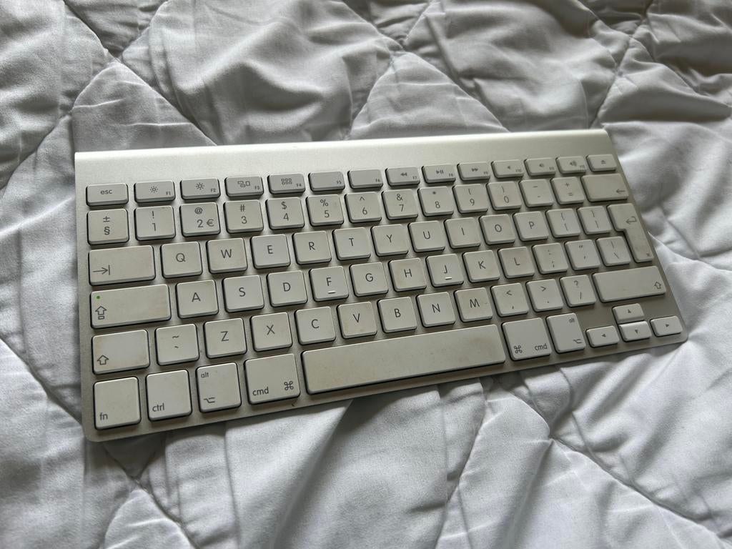 Apple draadloze keybord model A1314, Computers en Software, Toetsenborden, Ophalen of Verzenden, Zo goed als nieuw