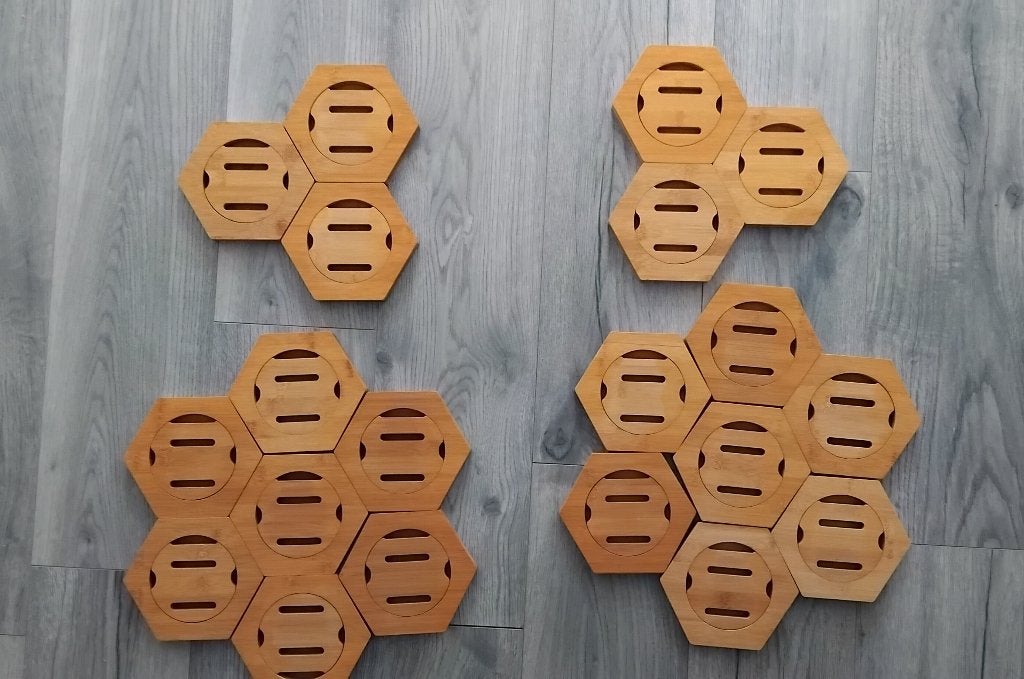 20 hexagon medaillehouders - €10 per stuk, Ophalen, Hout, Zo goed als nieuw, Overige typen