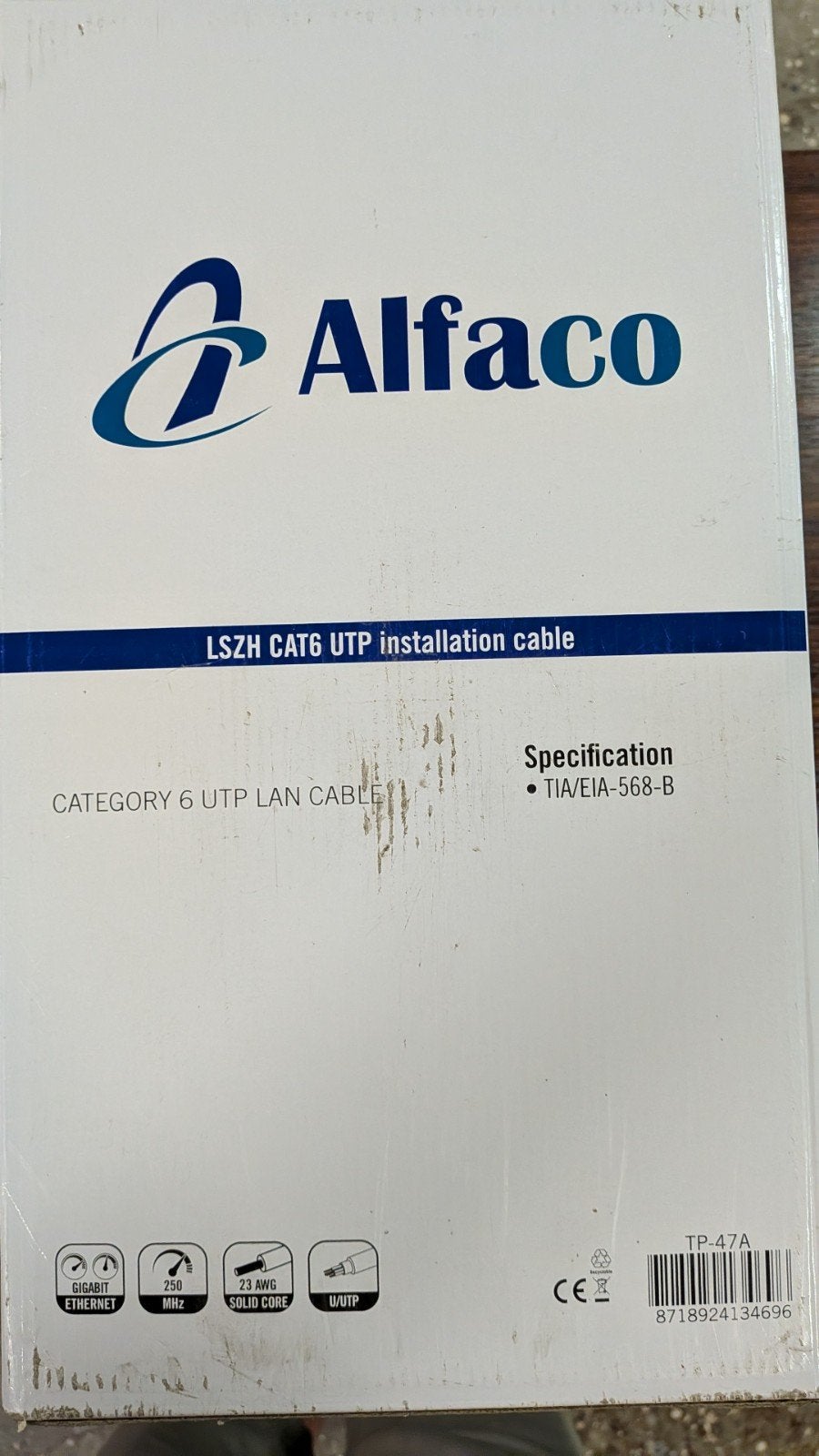 Nieuwe volle doos Alfaco Cat 6 UTP installatiekabel 305m, Computers en Software, Pc- en Netwerkkabels, Nieuw, Ophalen of Verzenden