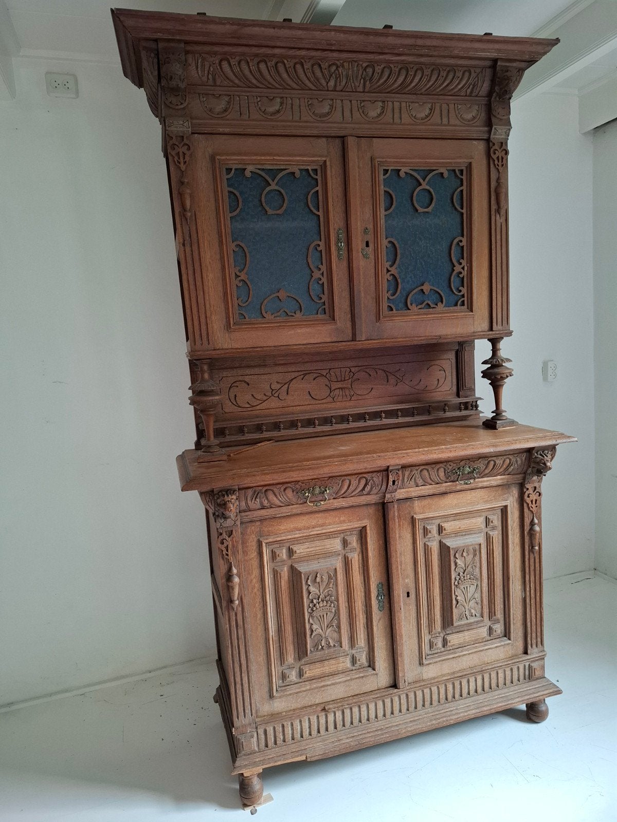 Antieke Eiken Buffetkast met Rijk Snijwerk, Antiek en Kunst, Ophalen of Verzenden